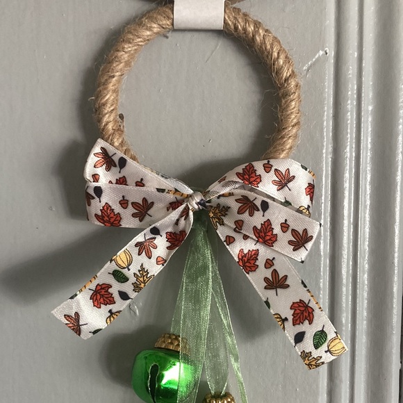 NWT Beautiful Green Fall Harvest Theme Door Knob Hanger w/ Bells - Picture 4 of 9